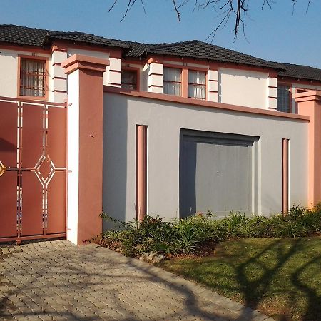 Moshitametsi Guesthouse Kempton Park Exterior foto